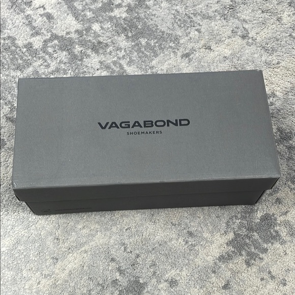 NIB Vagabond Jolin Ballet Mary Jane Flats Patent Taupe Sz 39 - Picture 3 of 16